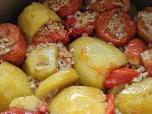 Gemista – gefüllte Paprika und Tomaten mit Reis aus dem Ofen